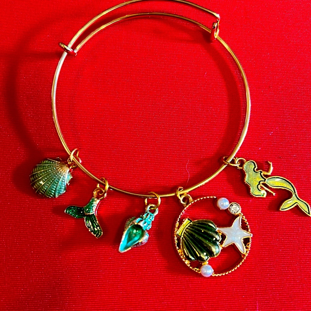 Expandable Mermaid Seashell Bangle Bracelet